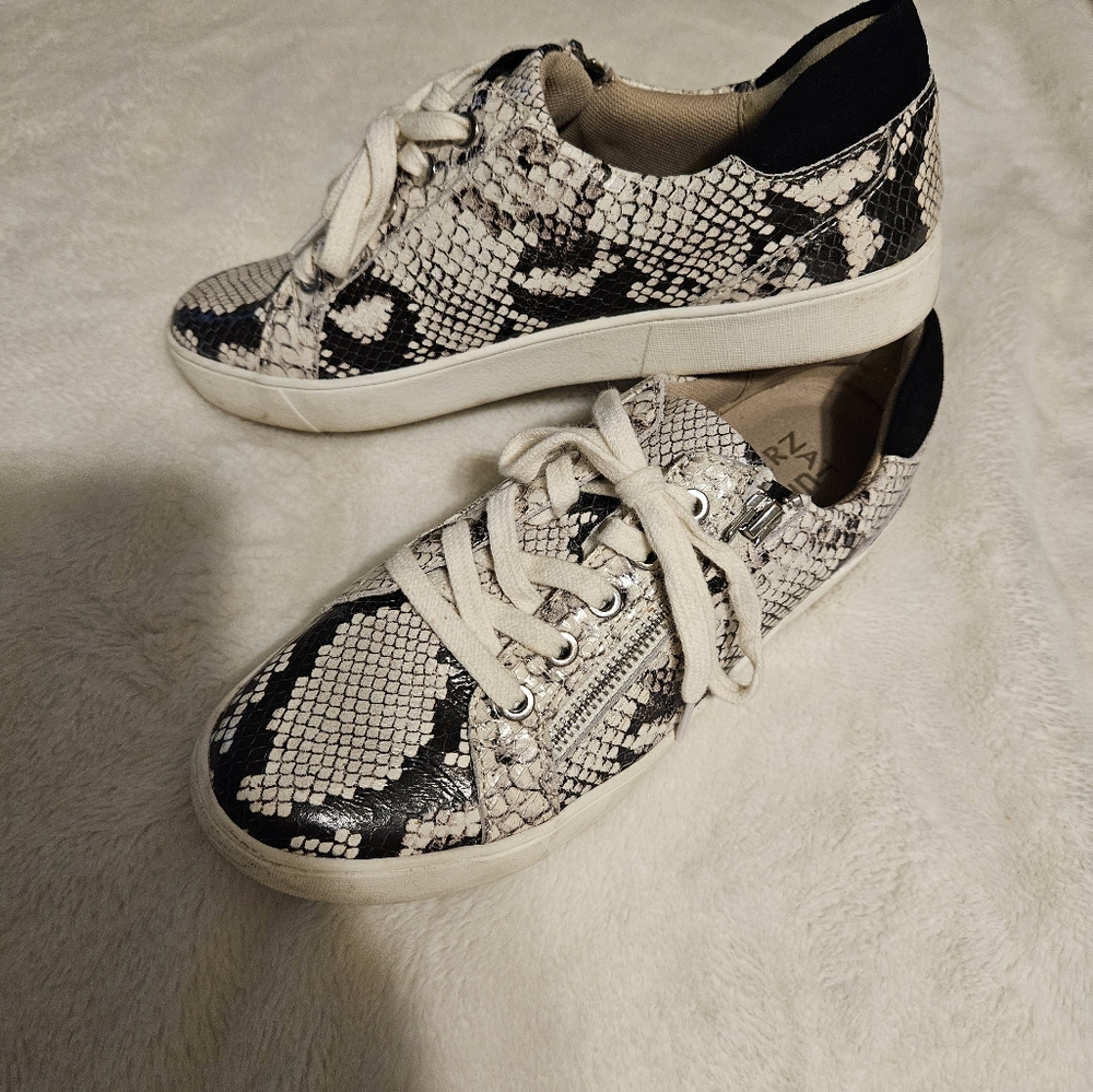 Naturalizer Macayla Sneakers - Picture 7 of 9